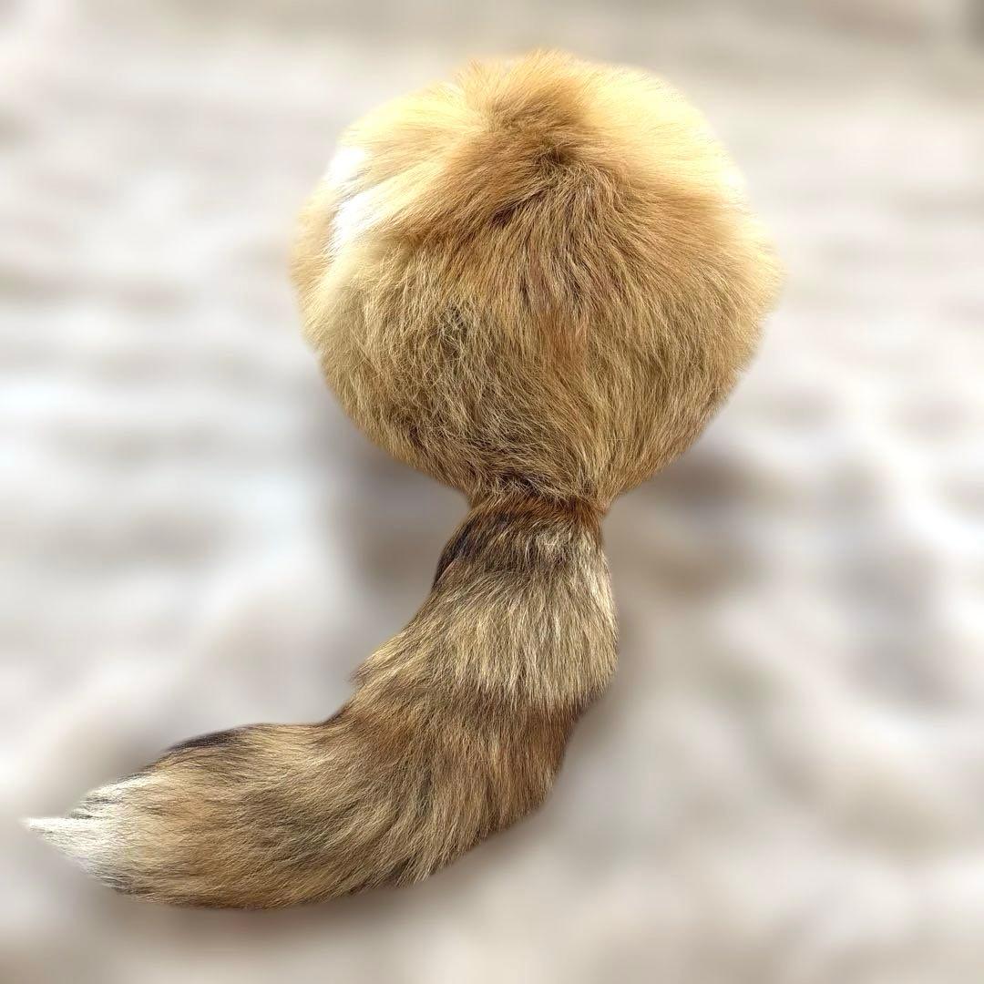 本*二様 【新品未使用】キタキツネの尻尾付き帽子 (リアルファー)