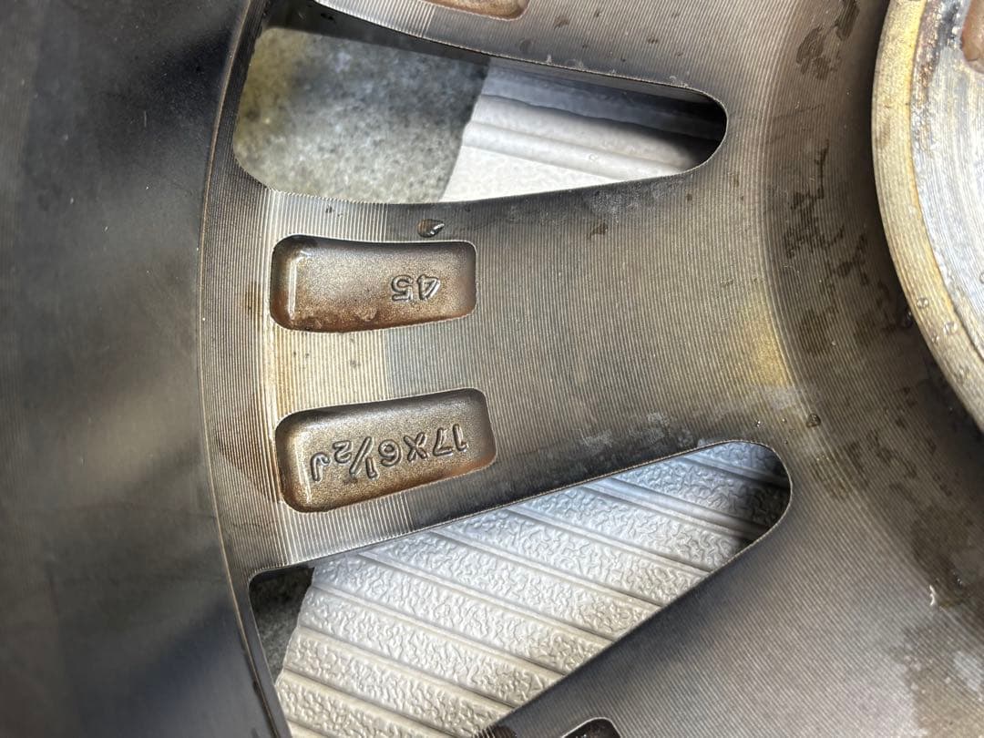 ホンダ・ステップワゴン スパーダの純正17インチアルミホイール　1本　中古品