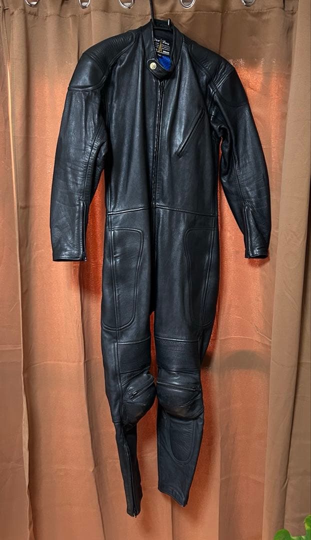 ブラックレザー バイクツナギ　膝パッド付き 革ツナギ レザースーツ 黒　美品