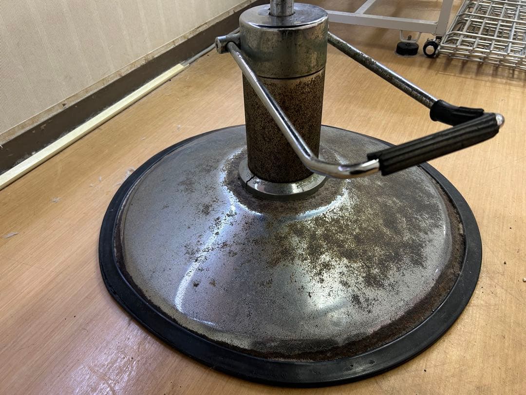 油圧式トリミングテーブル