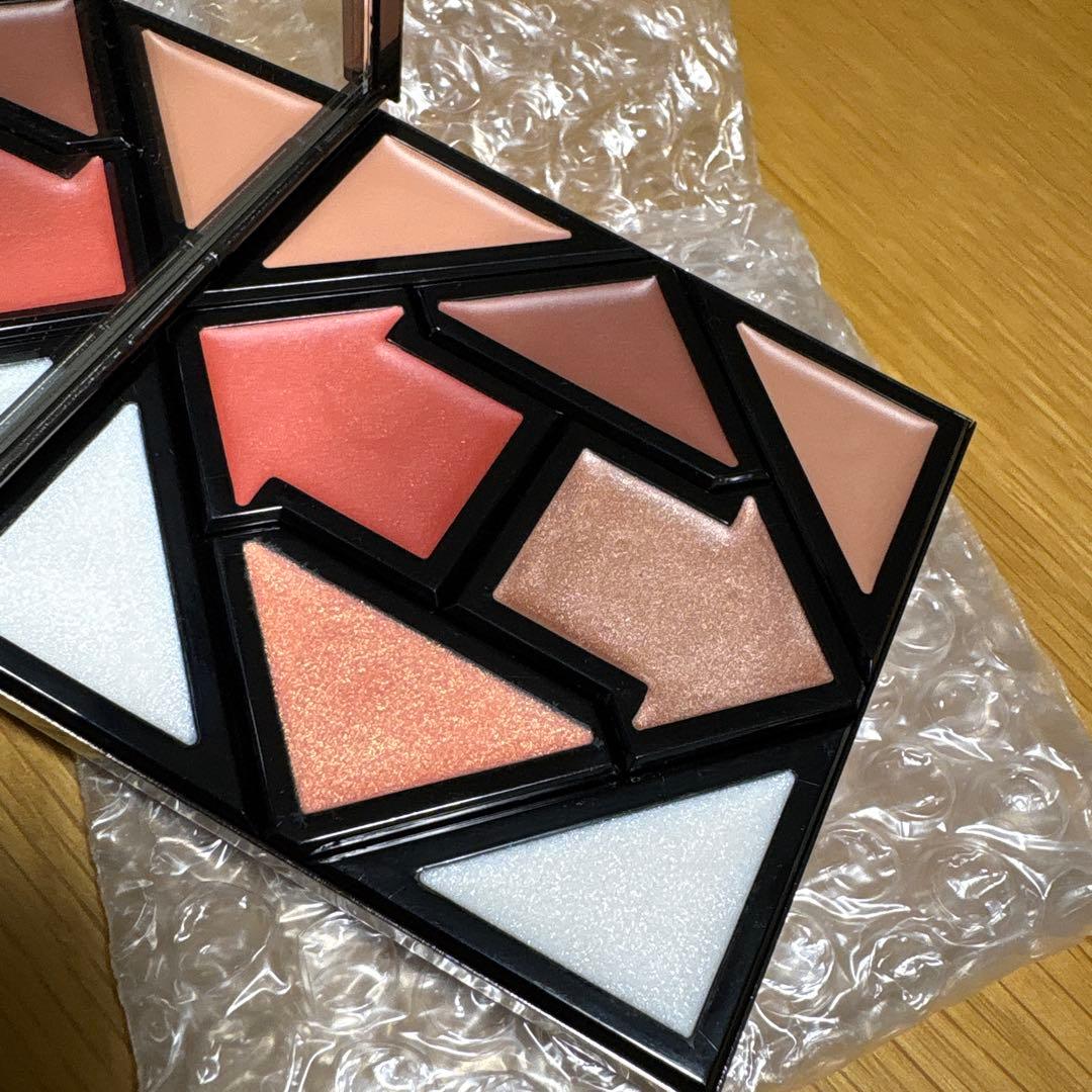 スカーフつき　hazama 惹きずり込まれる運命のアイシャドウ　BLACK