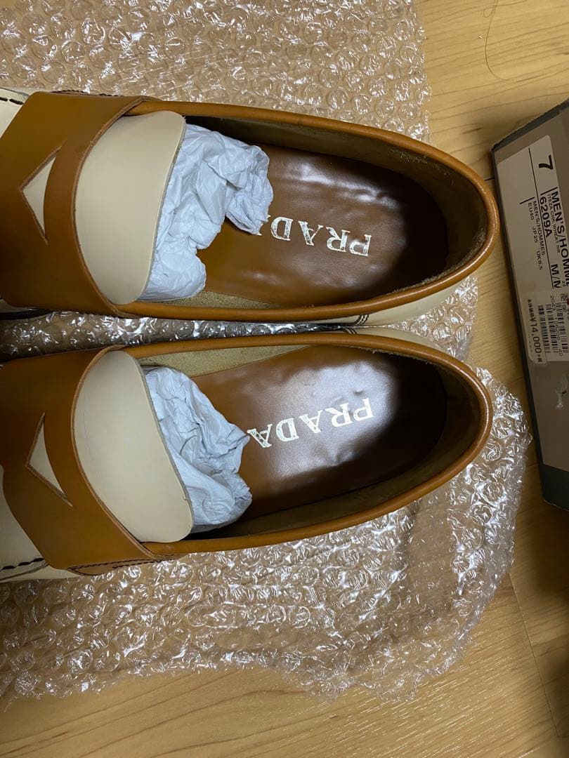 PRADA ローファー　オフホワイト&キャメル