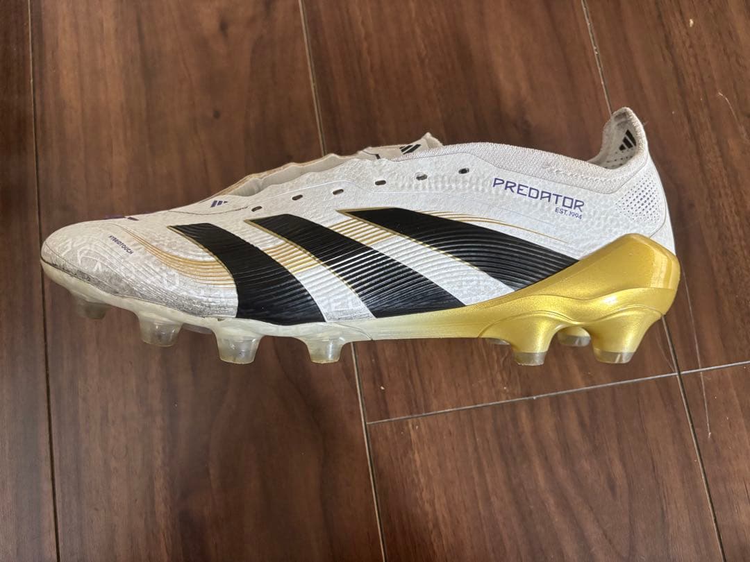 adidas Predator サッカーシューズ ホワイト/ブラック/ゴールド