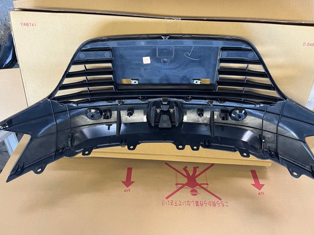 ホンダベゼル RU3 ハイブリッド フロントグリル