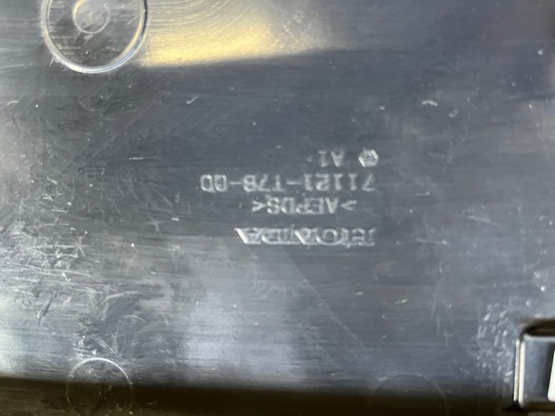 ホンダベゼル RU3 ハイブリッド フロントグリル