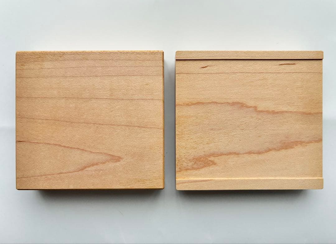 人間国宝 十四代 今泉今右衛門 色絵 薄墨草花文香合 有田焼