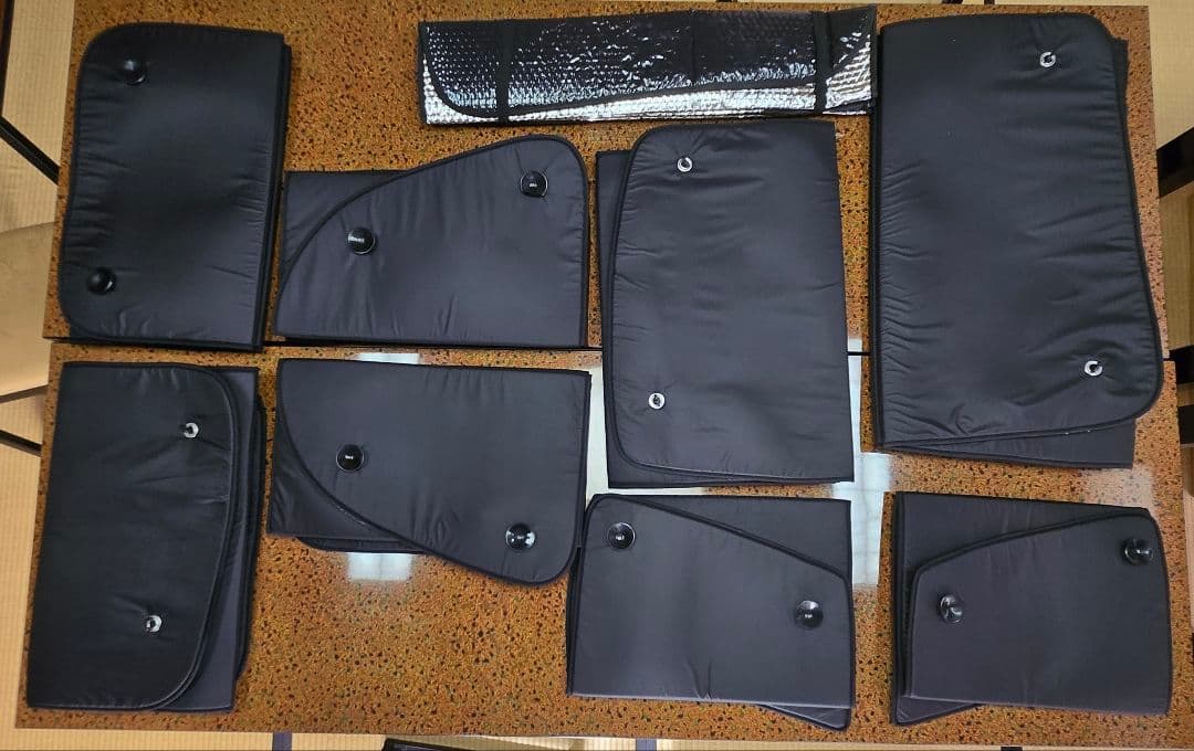 ハイエース　ワイド　サンシェード　カーテン１台分セット　オマケ2個付き　送料込み