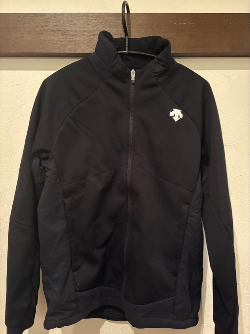 ブラック ジップアップ ウェア