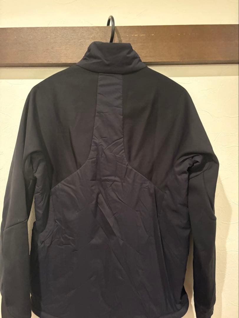 ブラック ジップアップ ウェア