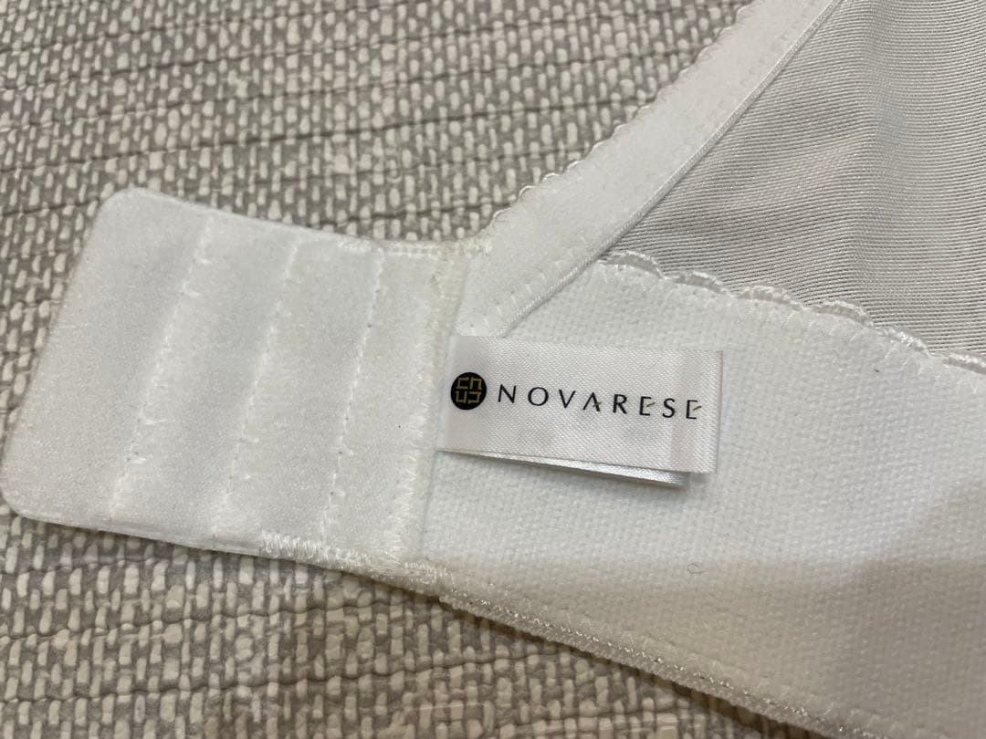 ノバレーゼ　ショートビスチェ（C70)　ガードル（M）　セット　オフホワイト