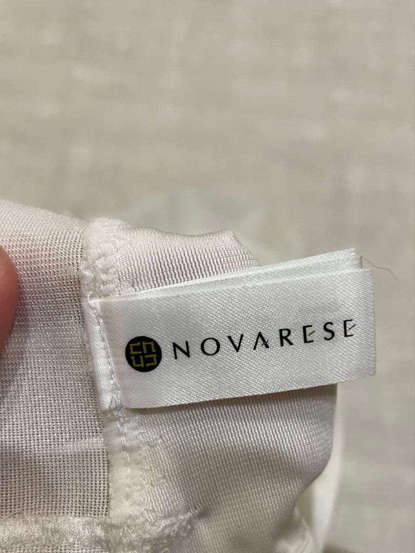ノバレーゼ　ショートビスチェ（C70)　ガードル（M）　セット　オフホワイト