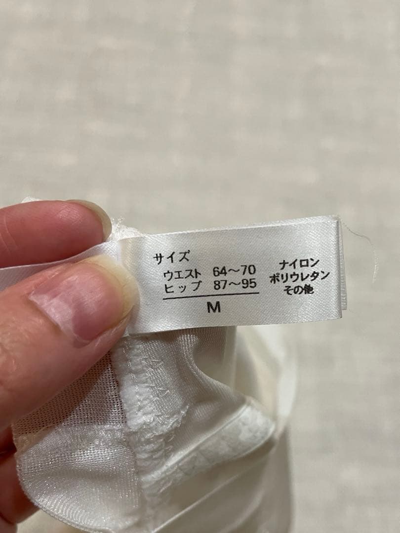 ノバレーゼ　ショートビスチェ（C70)　ガードル（M）　セット　オフホワイト