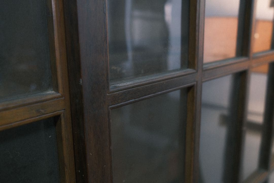 大正ロマン 諏訪の洋館で使用されていた 食器棚 ナラ材 キャビネット 水屋箪笥