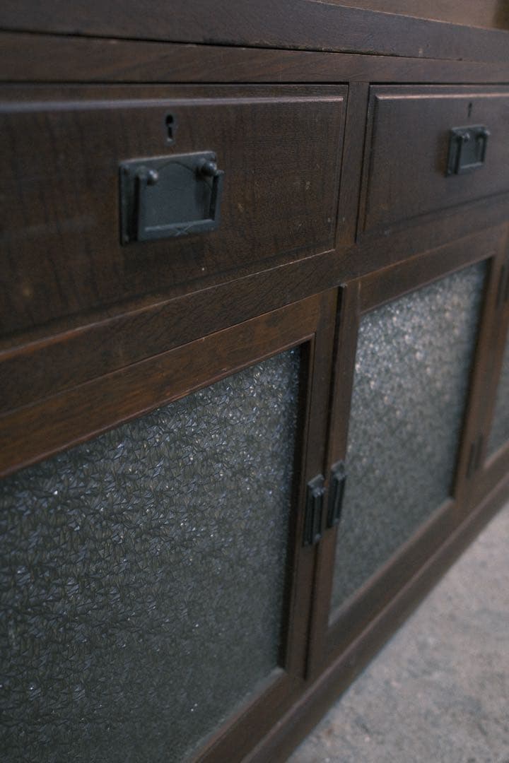 大正ロマン 諏訪の洋館で使用されていた 食器棚 ナラ材 キャビネット 水屋箪笥