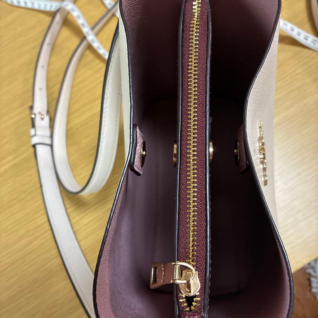 COACHホワイトレザーショルダーバッグ