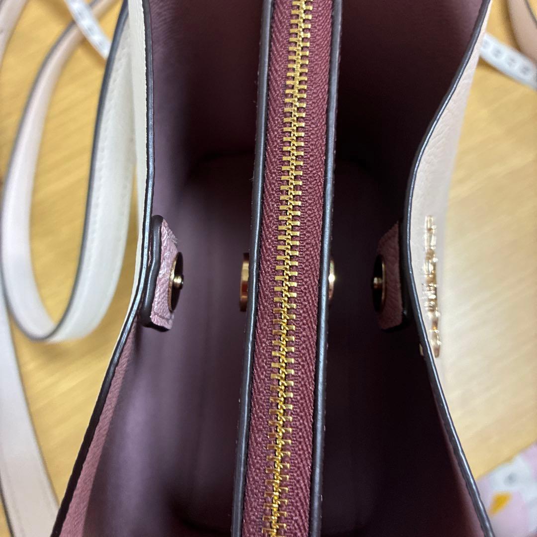 COACHホワイトレザーショルダーバッグ