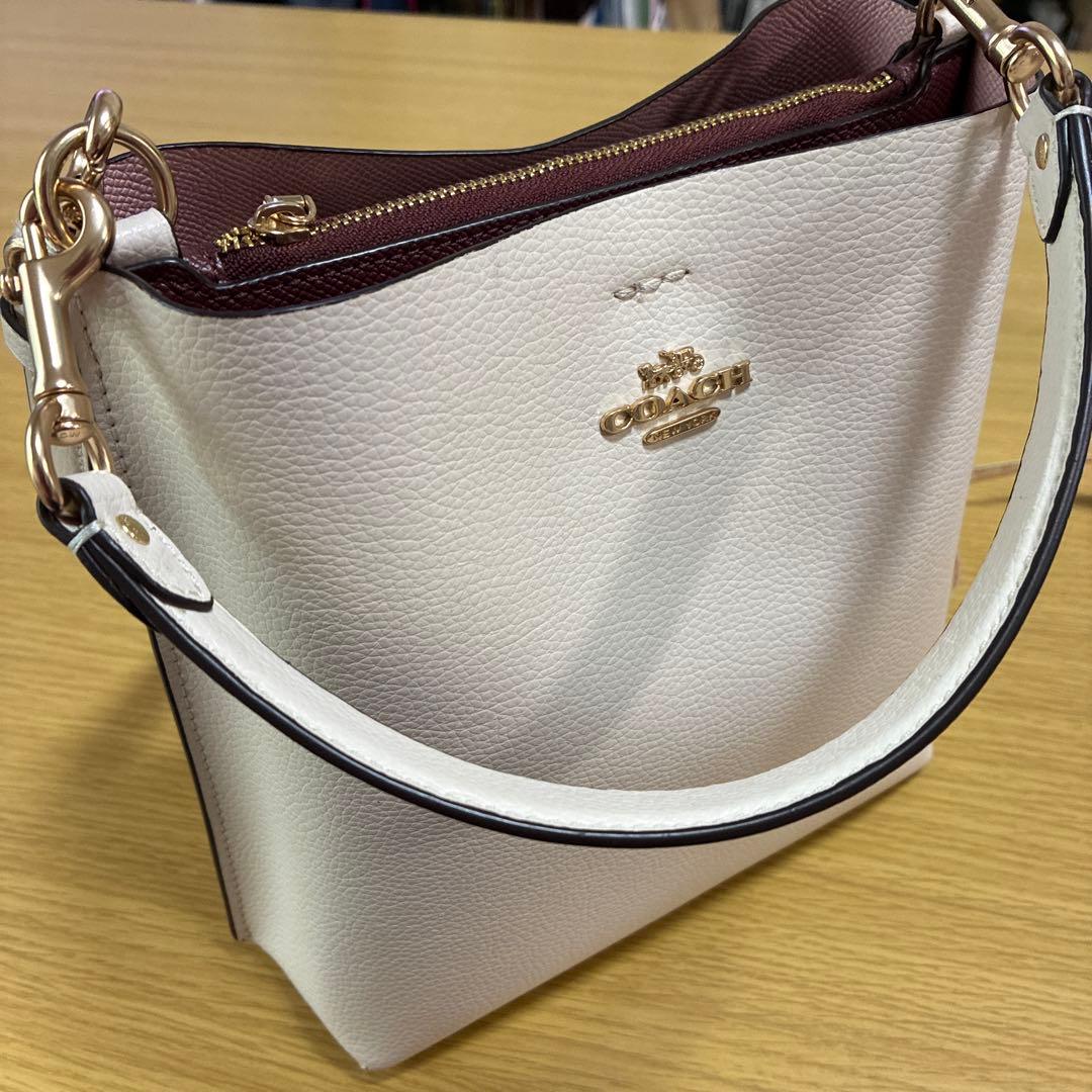 COACHホワイトレザーショルダーバッグ