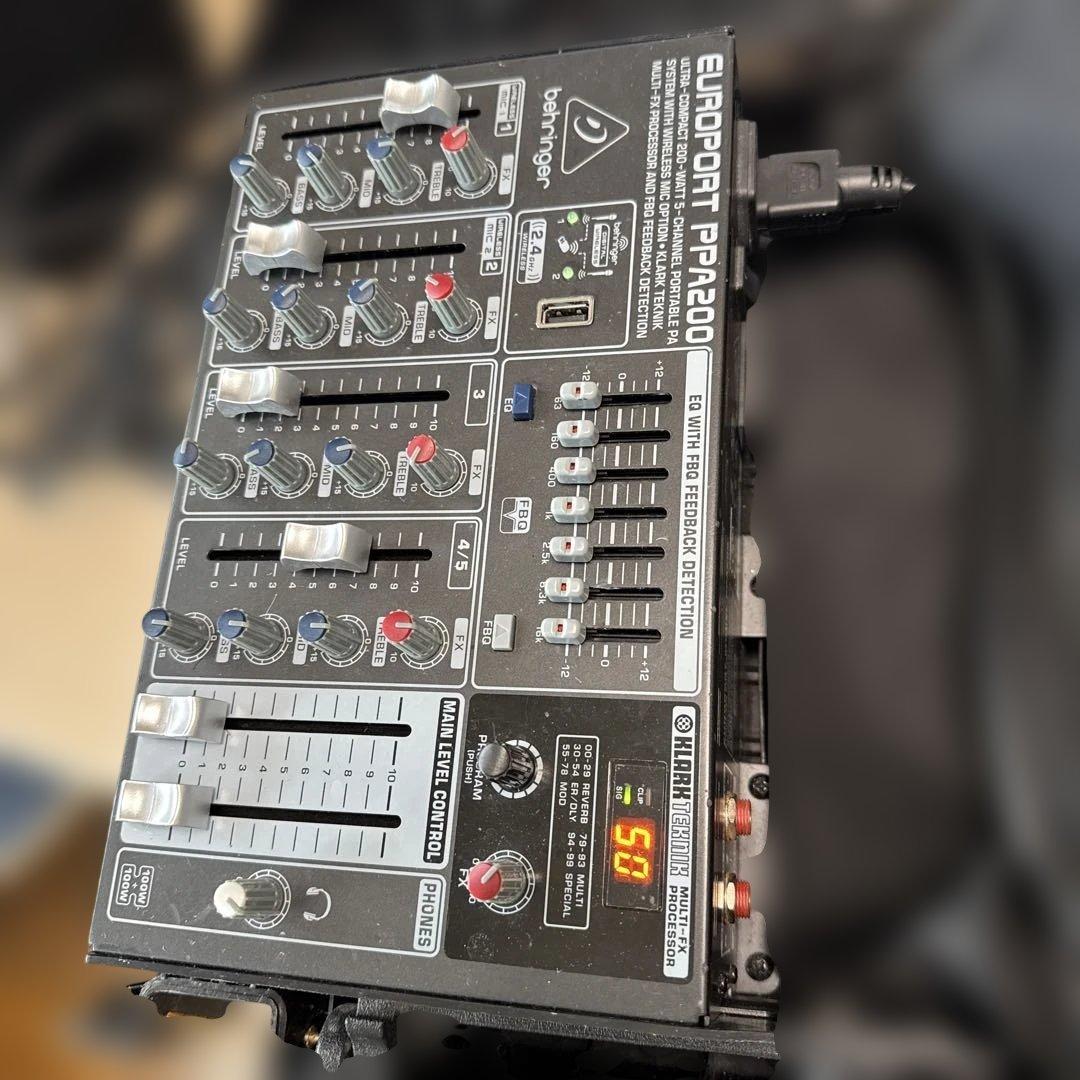 Behringer EUROPORT PPA200 ポータブルPAシステム