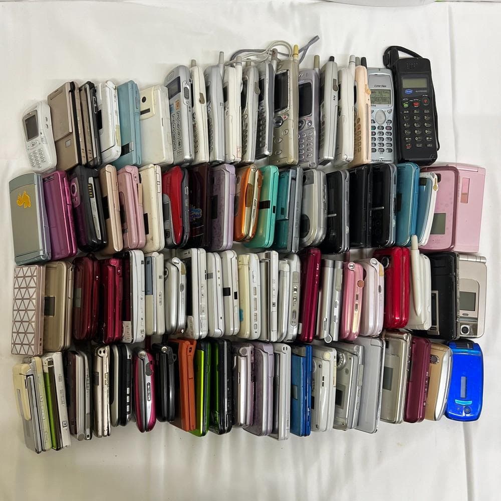 個◆ガラケー約80台まとめ売り ジャンク 携帯 部品取り 約10㎏　01005