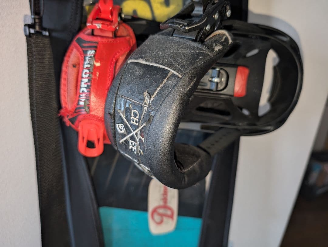 G*E様 SALOMON スノーボード板 ビンディングとカバー付き