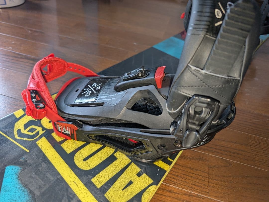 G*E様 SALOMON スノーボード板 ビンディングとカバー付き