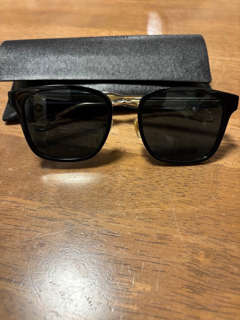GUCCI スクエア型サングラス ブラック