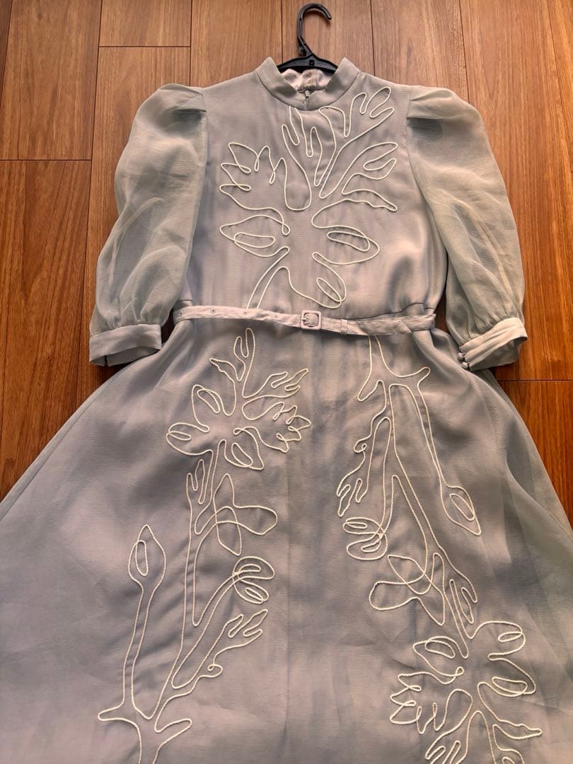 Ameri ベルト•ボタン付MEDIFOREST EMBROIDERYDRESS