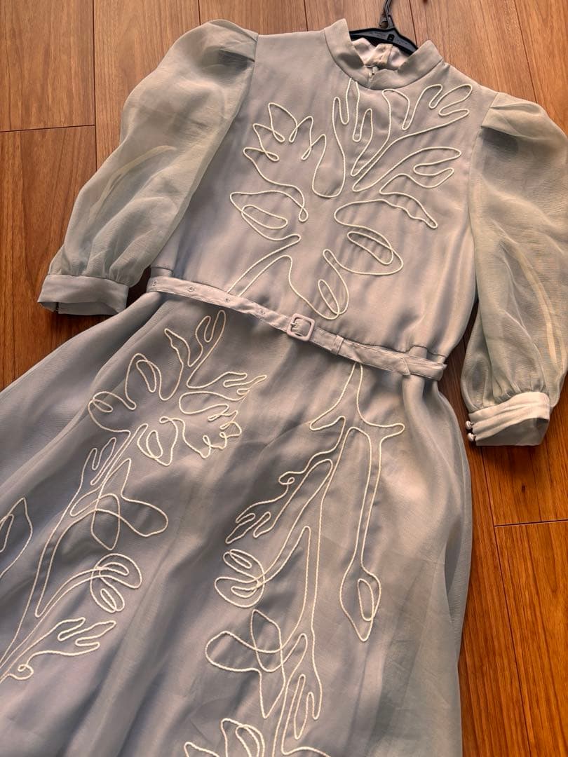 Ameri ベルト•ボタン付MEDIFOREST EMBROIDERYDRESS