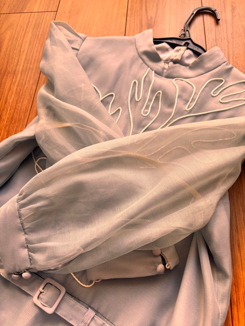 Ameri ベルト•ボタン付MEDIFOREST EMBROIDERYDRESS