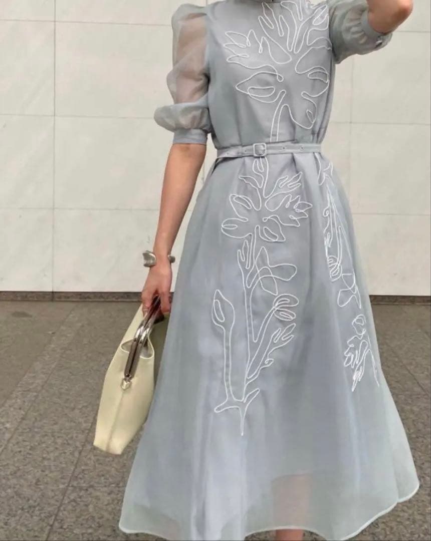 Ameri ベルト•ボタン付MEDIFOREST EMBROIDERYDRESS