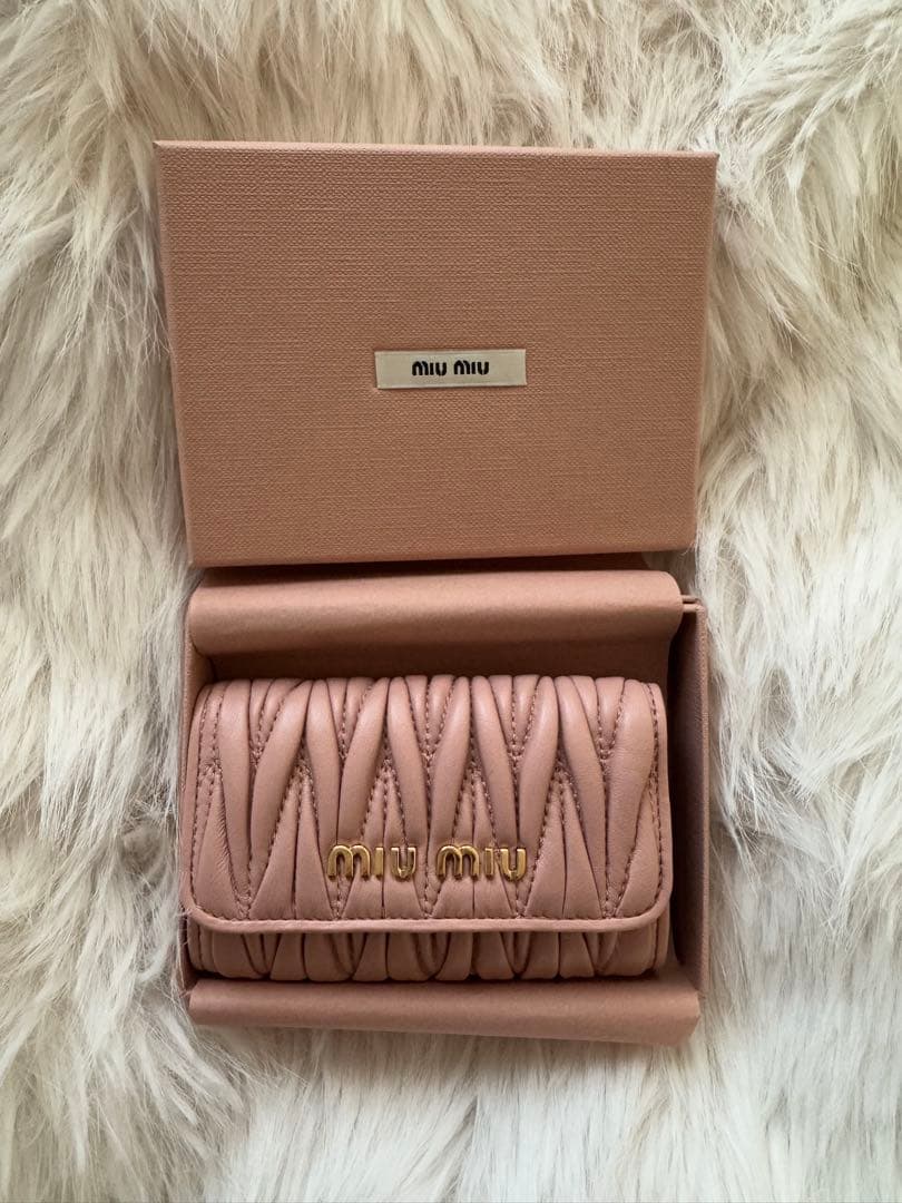 【新品未使用】miu miu ピンク レザー キーケース