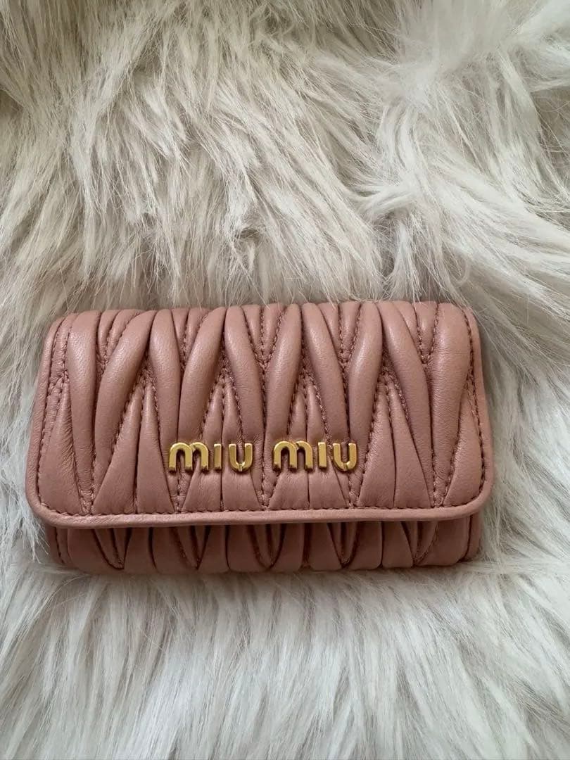 【新品未使用】miu miu ピンク レザー キーケース