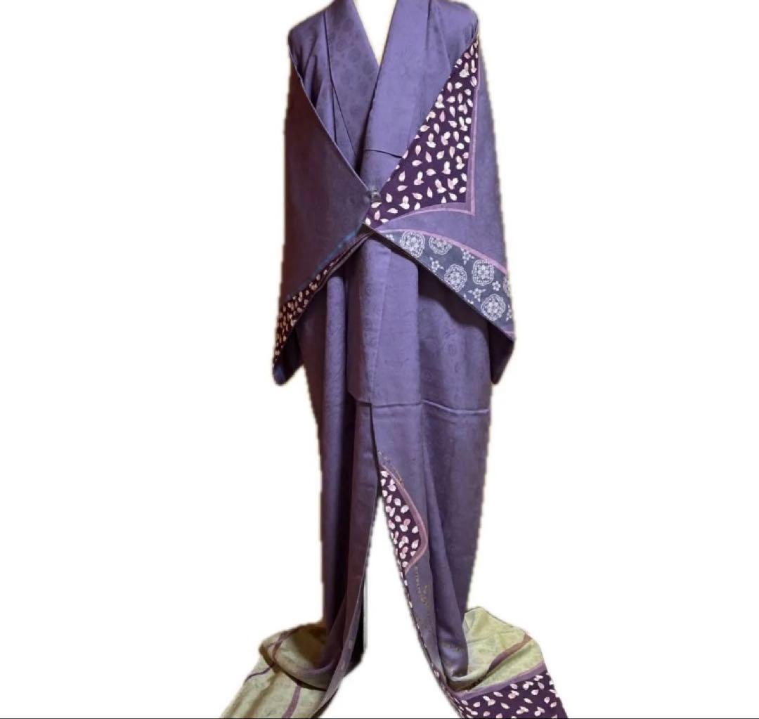 訪問着　地紋に墨流し染　桜花びら　月に金彩