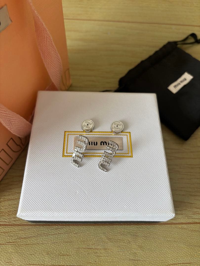 綺麗☆（ミュウミュウ）ロゴ クリスタル ピアス★お値下げ
