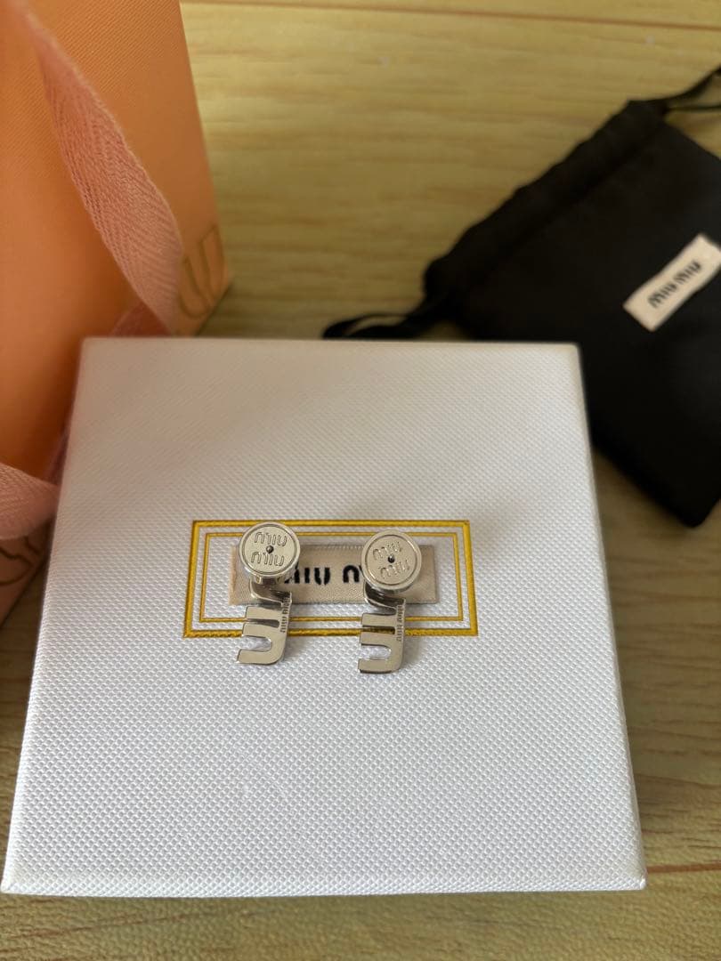 綺麗☆（ミュウミュウ）ロゴ クリスタル ピアス★お値下げ