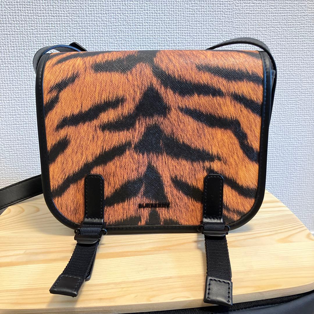 【希少】Burberry ショルダーバッグ 虎柄 タイガー