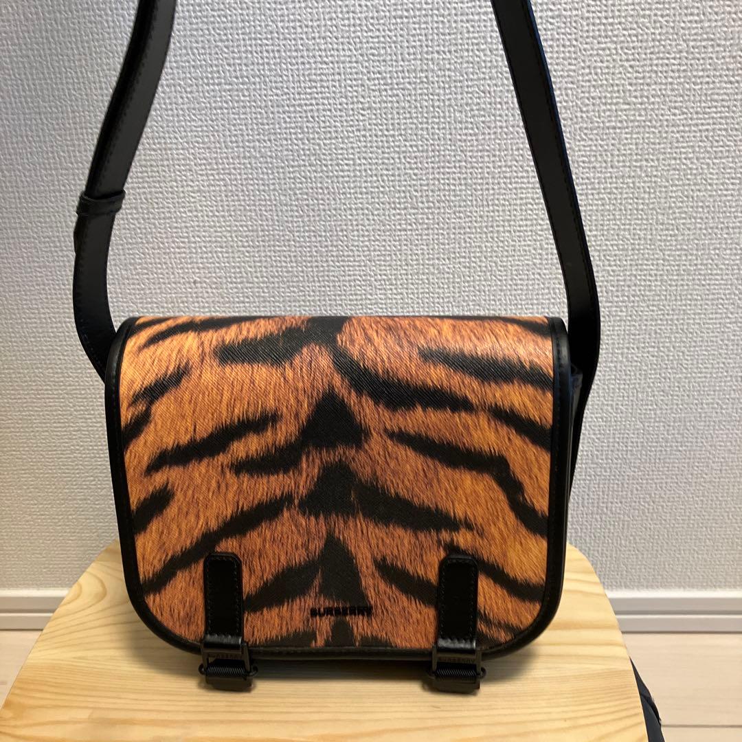 【希少】Burberry ショルダーバッグ 虎柄 タイガー