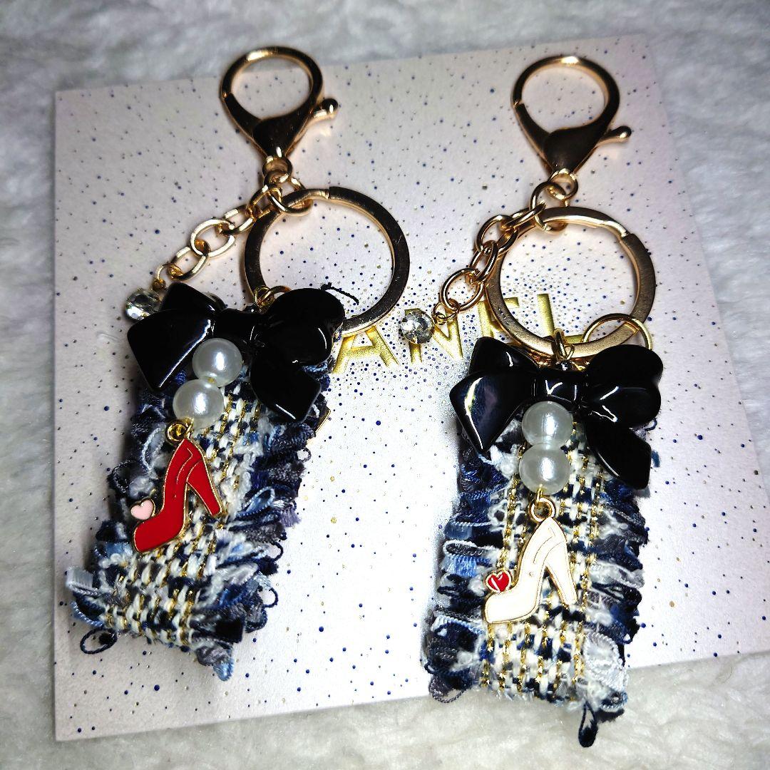 CHANEL　スノーフレークチャームとツイードリボン