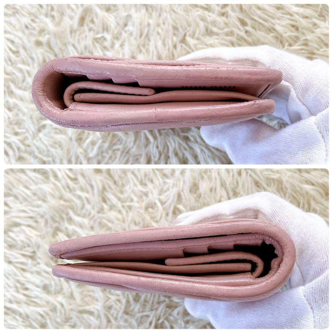 2/1お取置き✨ミュウミュウ マテラッセ レザー二つ折り財布 ピンク