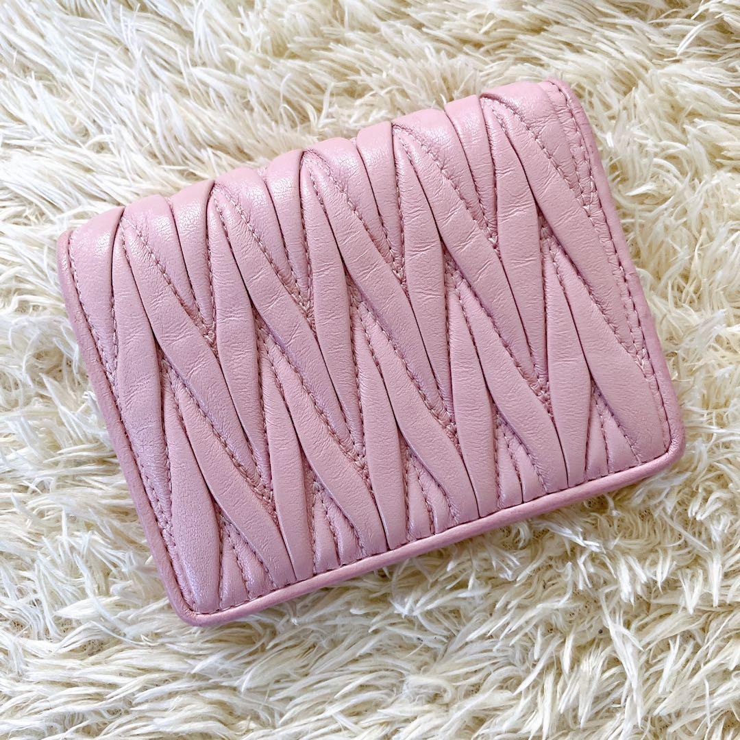 2/1お取置き✨ミュウミュウ マテラッセ レザー二つ折り財布 ピンク