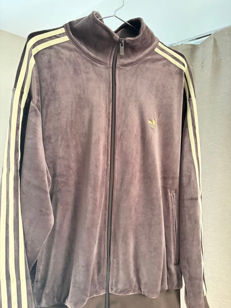 adidas ブラウンベロアー