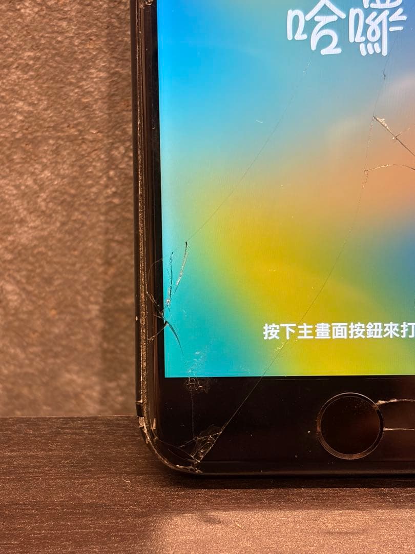 【使用可】iPhone8 64GB SIMフリー 画面割れ 73%