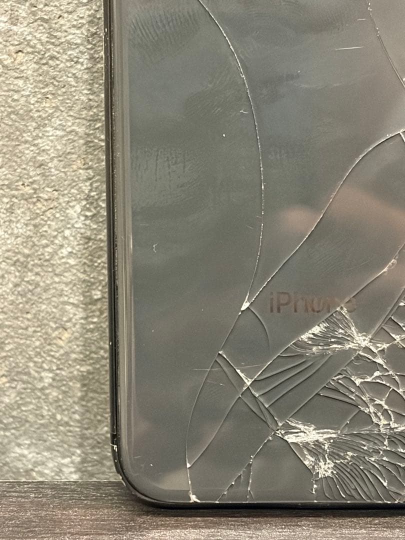 【使用可】iPhone8 64GB SIMフリー 画面割れ 73%