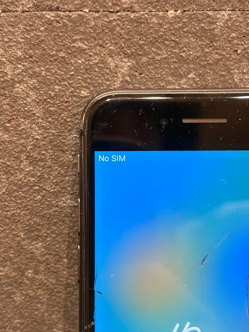 【使用可】iPhone8 64GB SIMフリー 画面割れ 73%