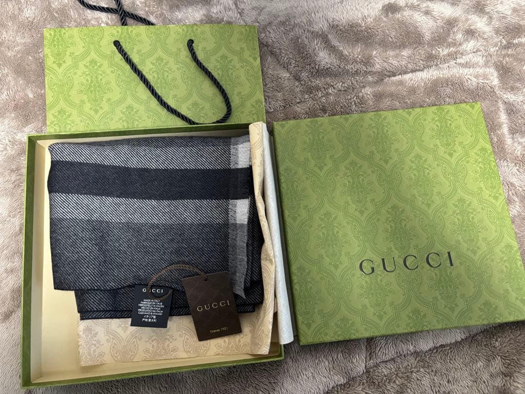 〈新品•未使用〉GUCCIマフラー ユニセックス