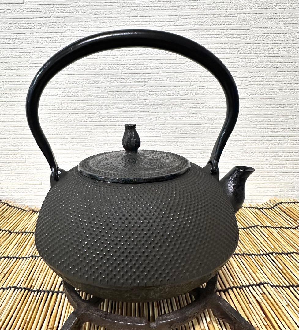 未使用、タグ付　南部秀山 佐藤 勝弘作　１５型アラレ　鉄瓶　南部鉄瓶　南部鉄器