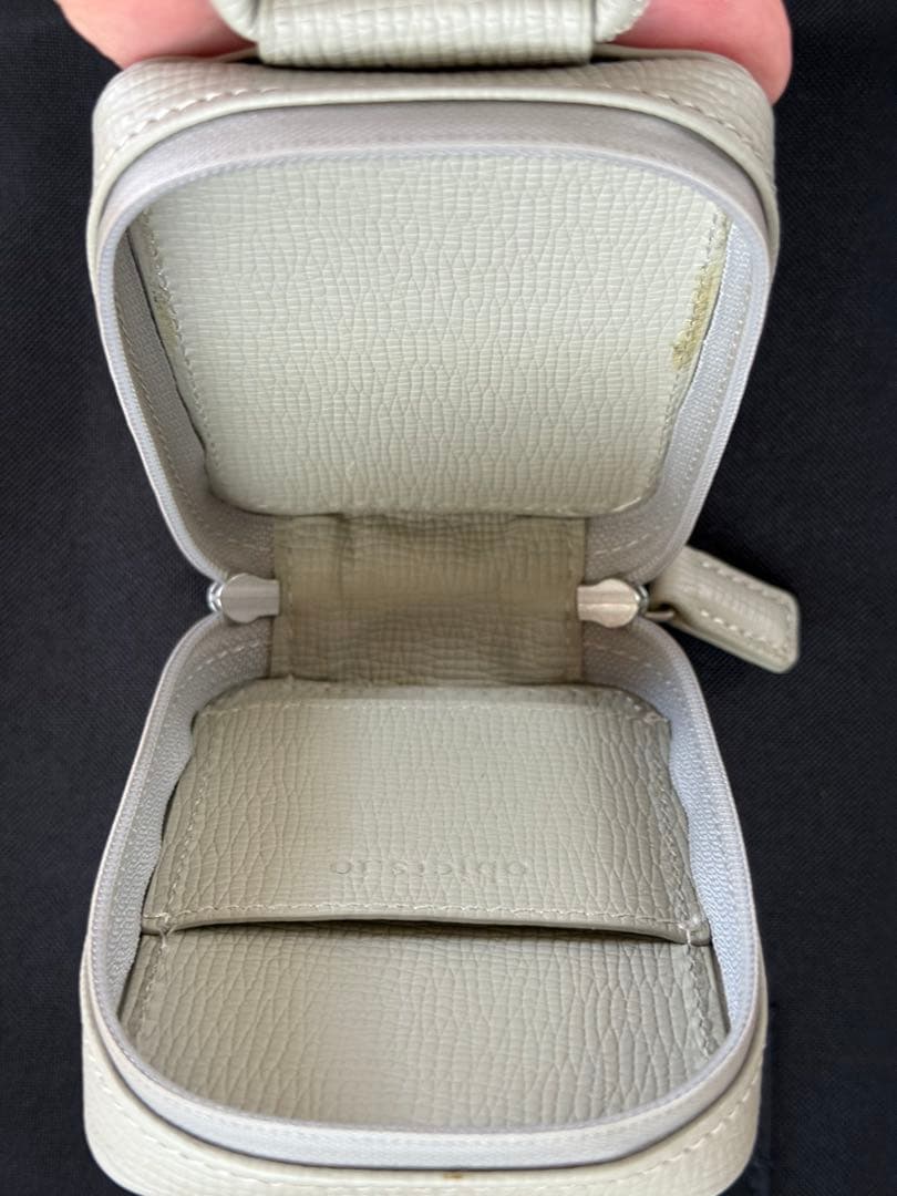 objects.io iPhone16Proケース ストラップ付き