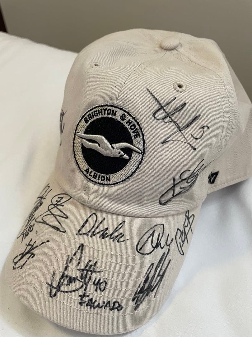 ブライトン　選手サイン入りキャップ