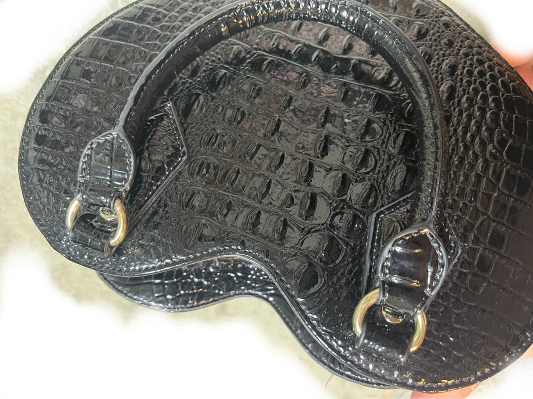 ハート型 クロコダイル風 ショルダーバッグ ブラック　ヴィヴィアン
