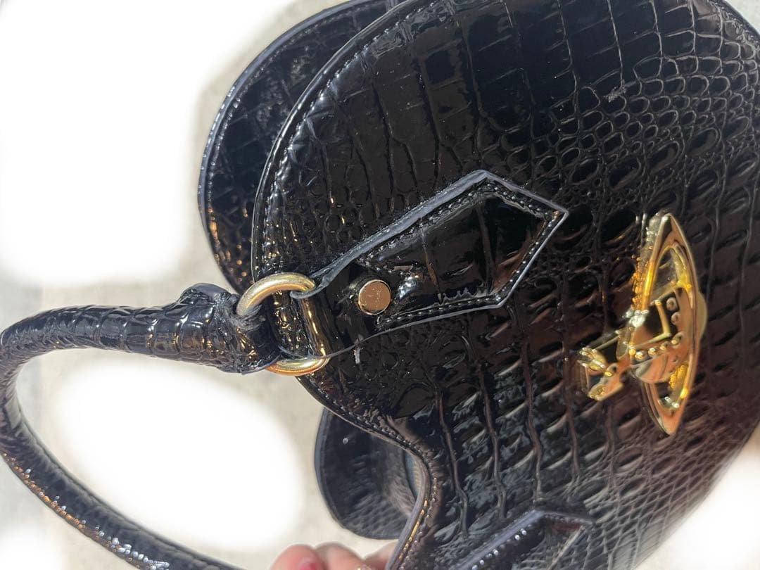 ハート型 クロコダイル風 ショルダーバッグ ブラック　ヴィヴィアン